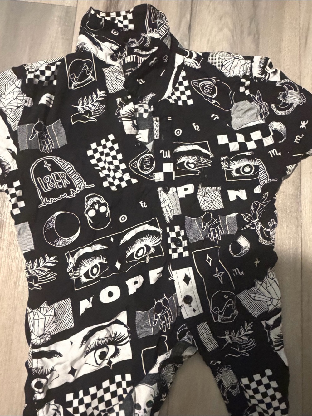 Hot Topic Black and White Button Up Shirt